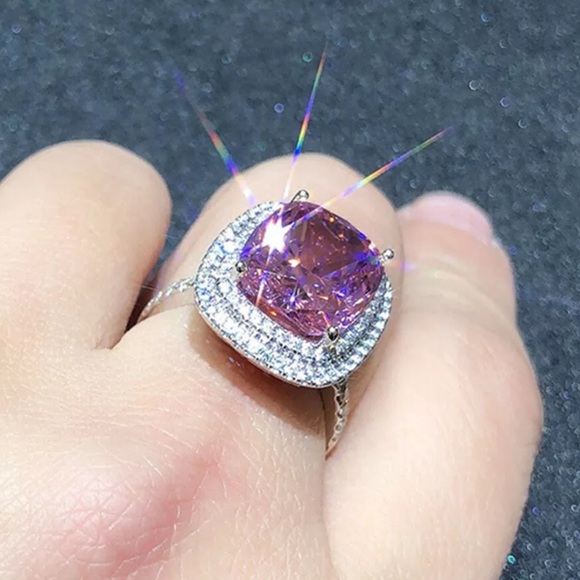 - WEDDING RING - Picture 4 of 7